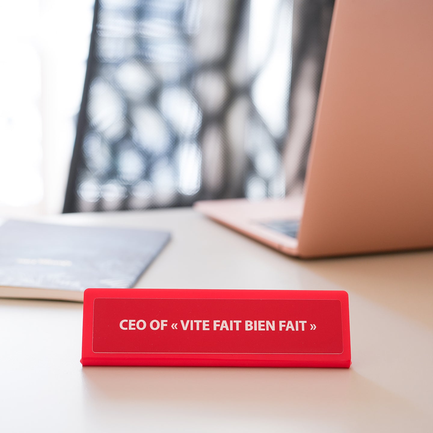 Une plaque de bureau personnalisée - 9